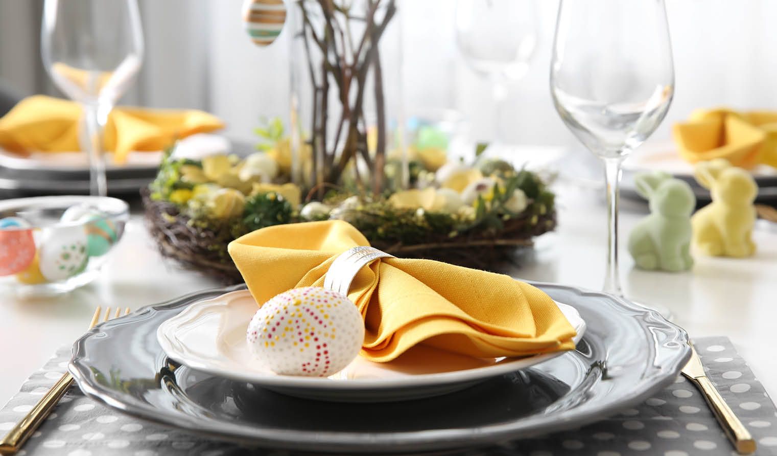 Dressed table with yellow napkin and easter egg